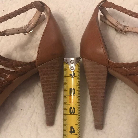 NWOB | Vince Camuto | Tan Strappy Open Toe High Heel Size 8 - Picture 16 of 16